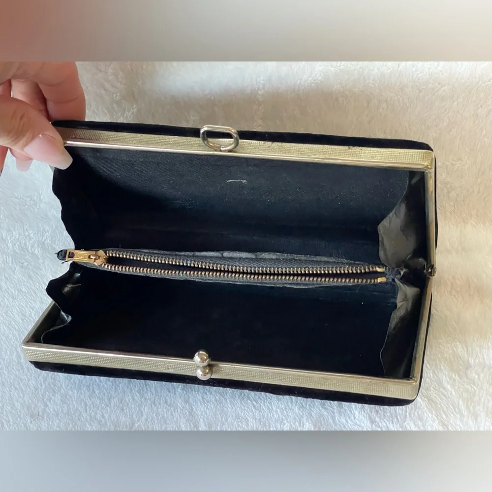 Amazing vintage Velvet 1950s clutch purse wallet black with gold metal